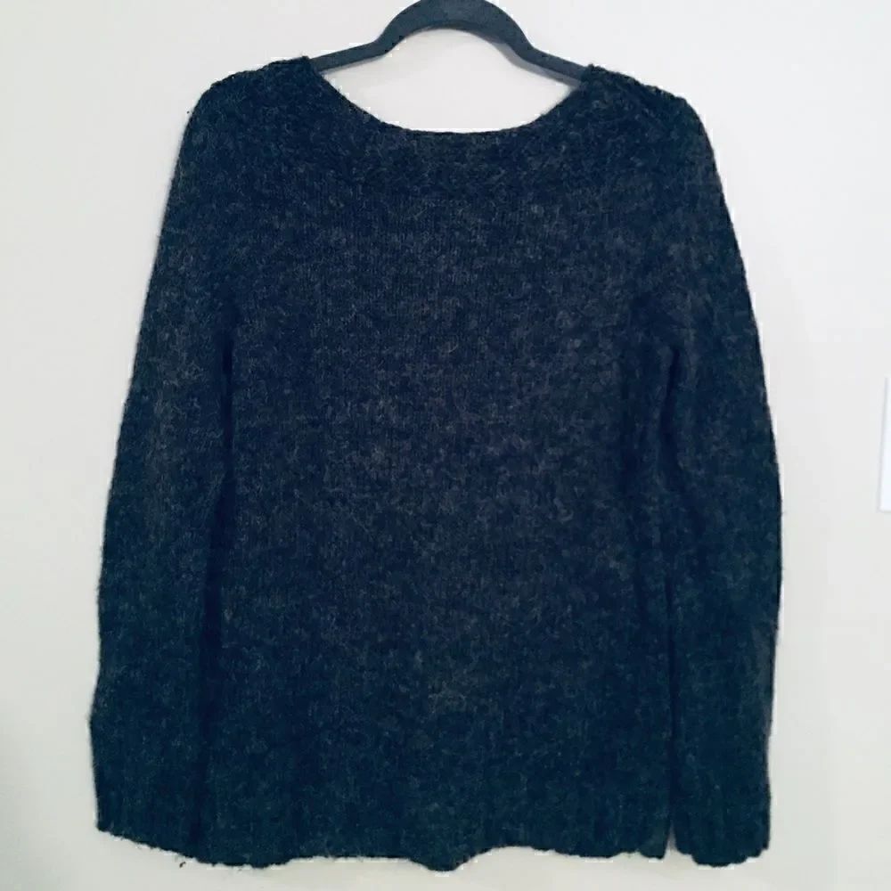Sweater    - Picture 2 of 3